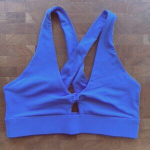 Fabletics Oasis Twist Sports Bra - Periwinkle Punch M